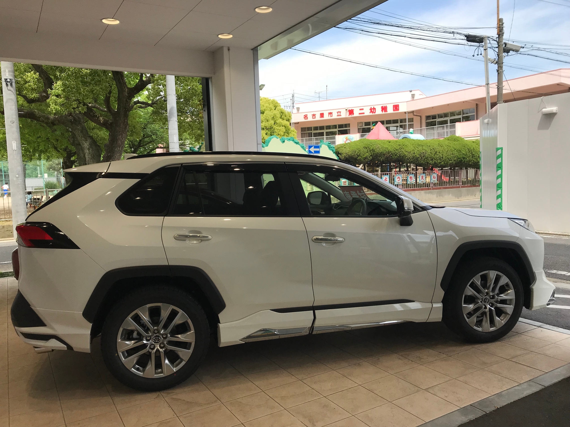 新型ＲＡＶ４ 「モデリスタ エアロパーツが見たい？」吹上店にあります。