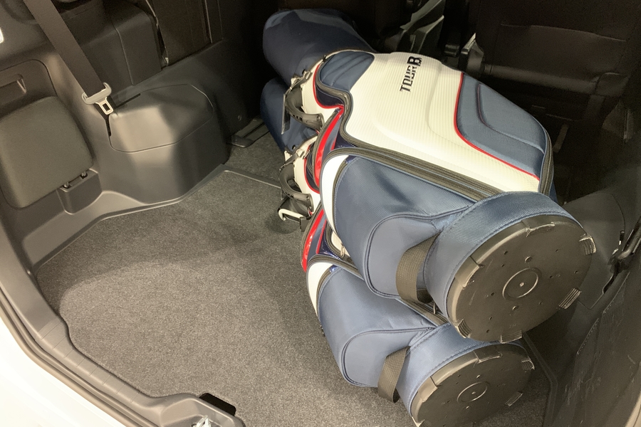 新型ノアにゴルフバッグを積んでみた トヨタの事ならトヨタモビリティ中京へ 新型ノアにゴルフバッグを積んでみた トヨタの事ならトヨタモビリティ中京へ