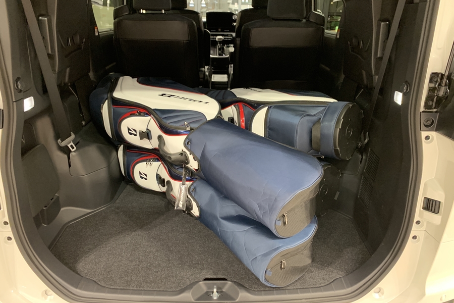 新型ノアにゴルフバッグを積んでみた トヨタの事ならトヨタモビリティ中京へ 新型ノアにゴルフバッグを積んでみた トヨタの事ならトヨタモビリティ中京へ