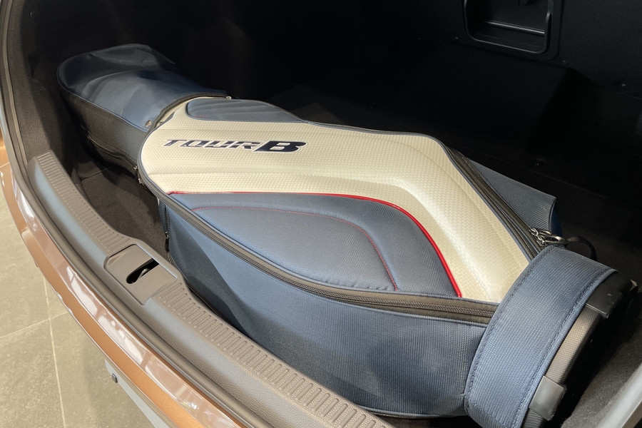 新型クラウンにゴルフバッグを積んでみた! | トヨタの事なら 新型クラウンにゴルフバッグを積んでみた! | トヨタの事なら