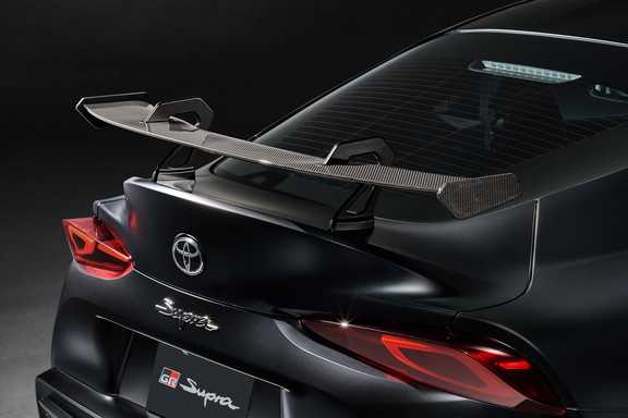 GRスープラ「A90 Final Edition」リヤアップ画像