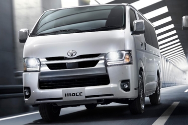 （左）：VAN・2WD・2800ディーゼル・標準ボディ・スーパーGL